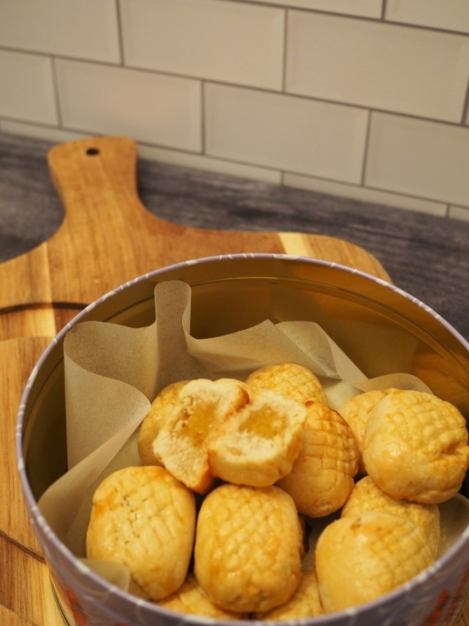 Cookie tin full of buttery, crumbly pineapple tarts